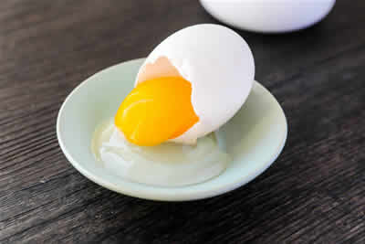 新鮮白鴨蛋